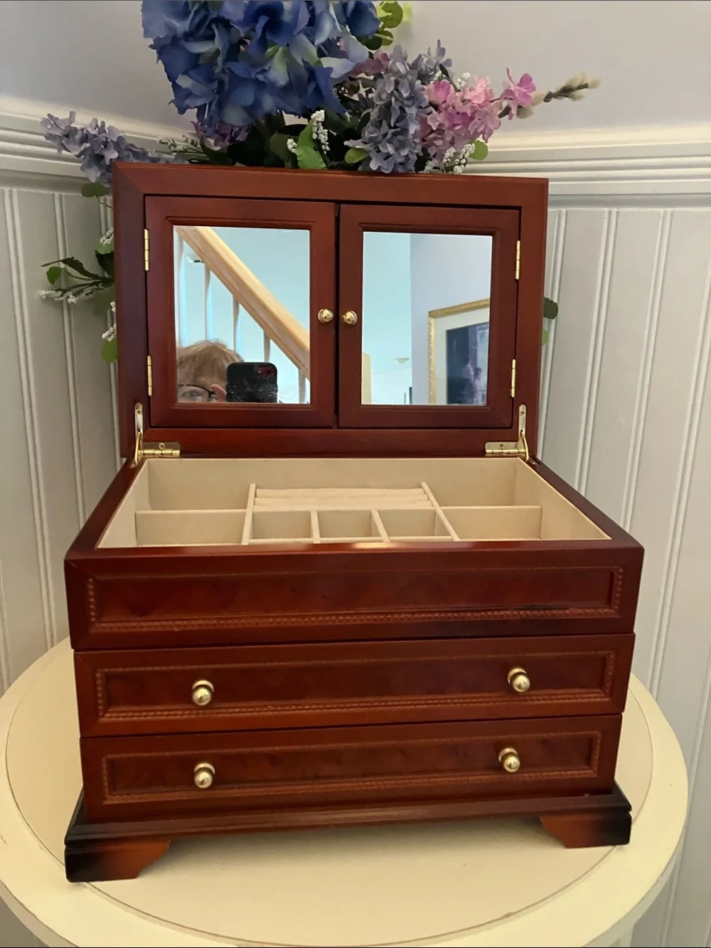 Beautiful Mahogany Jewelry Box With 2 Drawers & Top With Conpartments